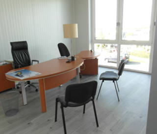 Bureau privé 20 m² 2 postes Location bureau Rue Le Verrier Aytré 17440 - photo 1